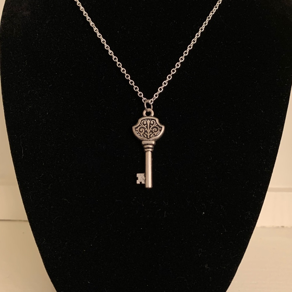 Key Pendant - Picture 2 of 3